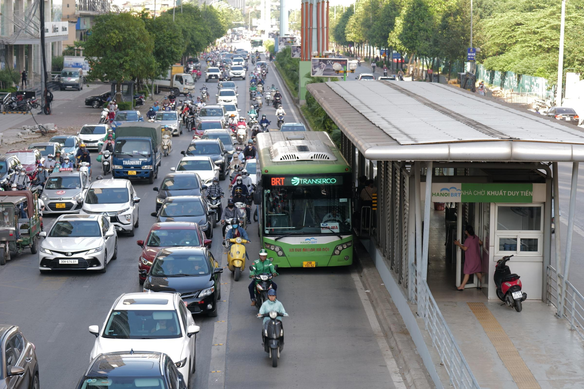Cư dân mạng cự c.ãi: Buýt nhanh BRT Hà Nội có thể sẽ thành công nếu không bị chiếm làn