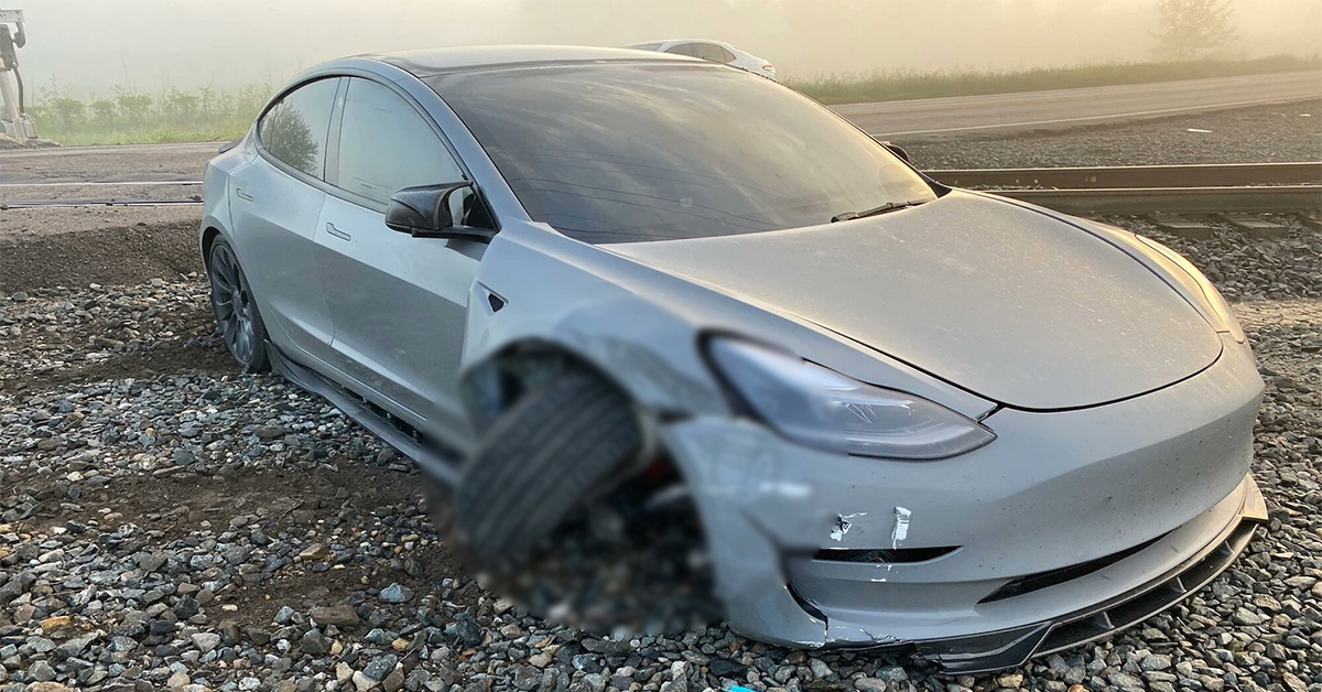 Quá tin tưởng vào chế độ tự lái của xe điện Tesla Model 3, khách Mỹ “suýt” trả giá đắt