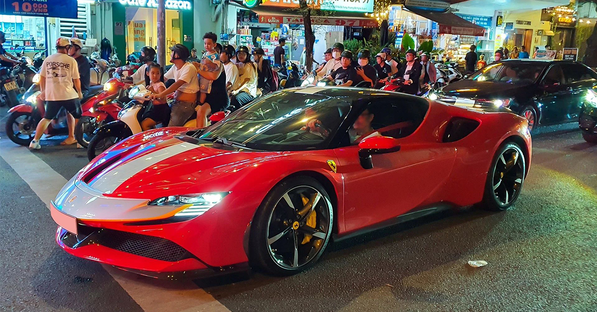 Bắt gặp 'siêu ngựa chồm' Ferrari SF90 Stradale Assetto Fiorano đầu tiên tại Việt Nam ra biển số: Đẹp mĩ mãn!