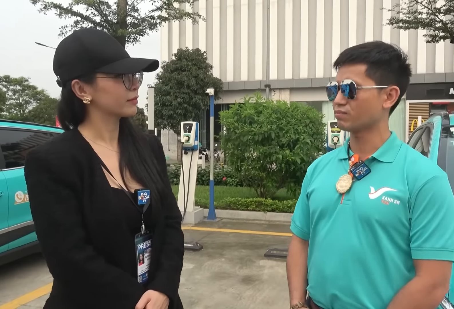 Tài xế chạy taxi 20 năm vừa gia nhập Xanh SM: "Xe điện có lợi thế rất nhiều khi kinh doanh dịch vụ" - Ảnh 2. Tài xế chạy taxi 20 năm vừa gia nhập Xanh SM: "Xe điện có lợi thế rất nhiều khi kinh doanh dịch vụ" - Ảnh 2.