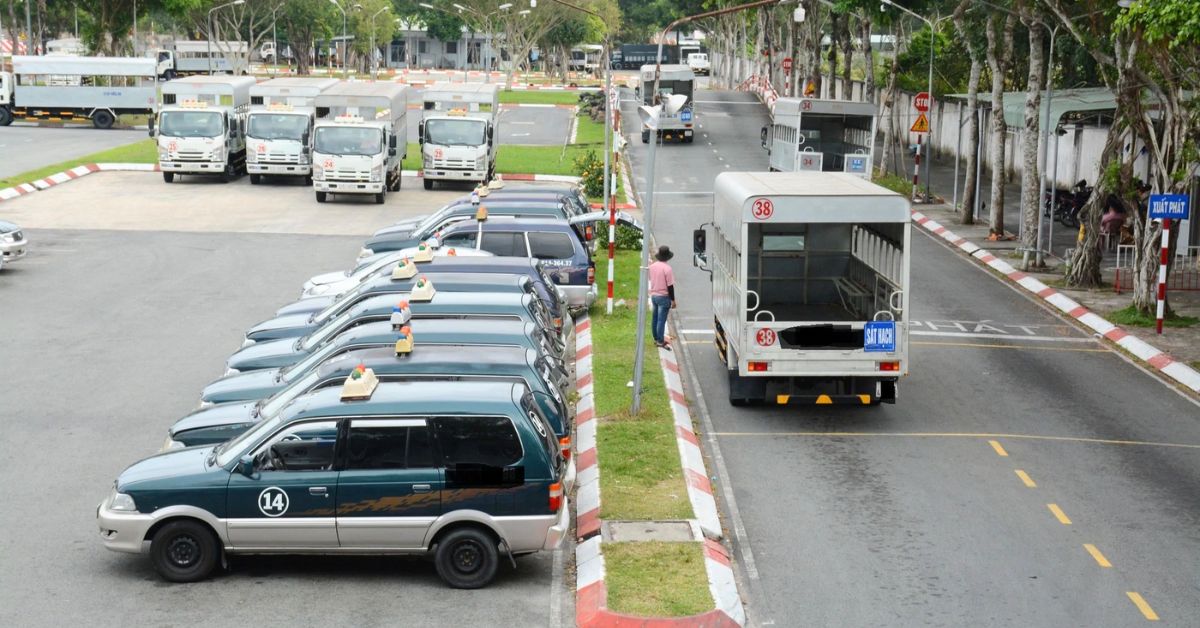 Hà Nội chố/t giá dịch vụ đào tạo lái xe hạng B2 là 15,59 triệu đồng, hạng B1 có giá là bao nhiêu? Xem ngay để không 'b,ị b/ó/p'