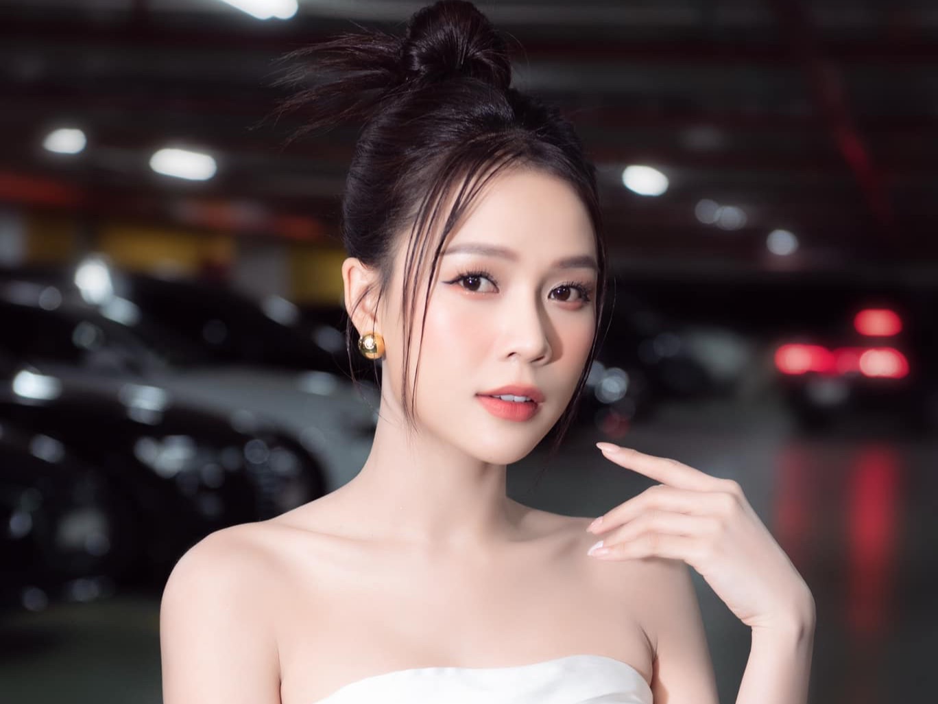 hot-girl-sam-dan-ong-ngheo-thuong-chi-noi-chu-khong-lam-2