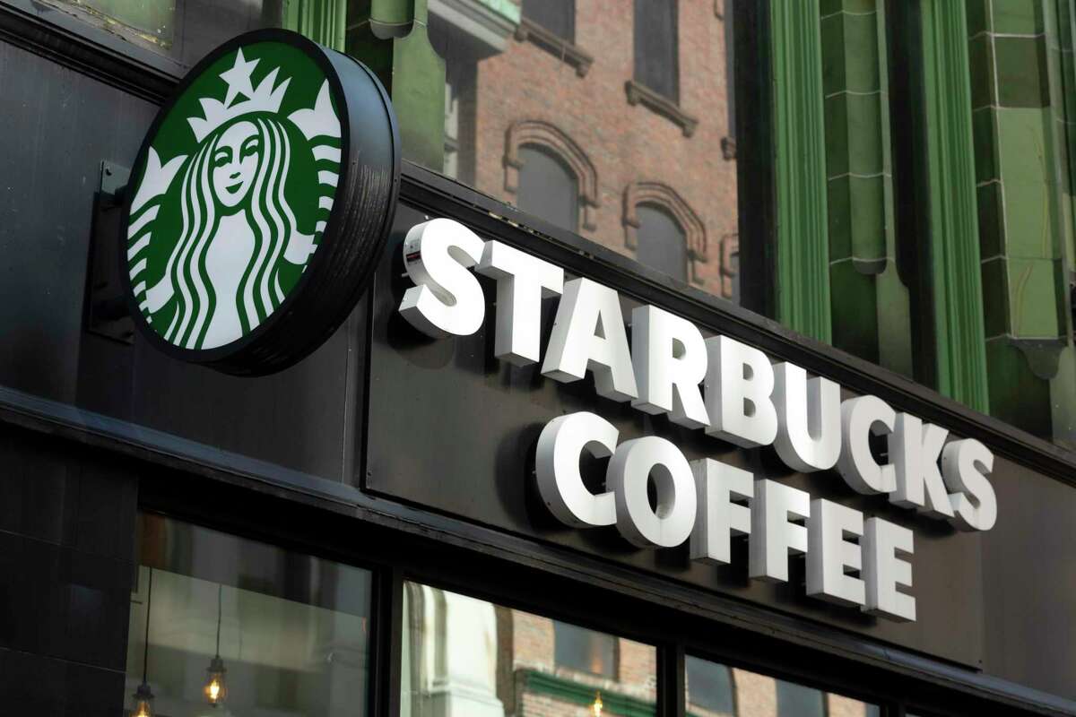 Bị nhân viên cũ công khai loạt công thức độc quyền, Starbucks liệu có bị tổn hại?