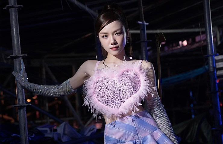 Phương Ly từ cô hot girl ăn chơi, làm mẹ đơn thân tuổi 19 đến nữ ca sĩ kín tiếng