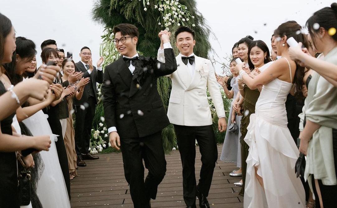 Cặp đôi Ninh - Dương xả loạt ảnh đám cưới bí mật sau 10 năm gắn bó: 'Sếp lớn' bảnh bao, 'sếp nhỏ' đọc tâm thư nghẹn ngào xúc động