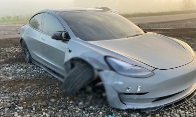 Quá tin tưởng vào chế độ tự lái của xe điện Tesla Model 3, khách Mỹ “suýt” trả giá đắt