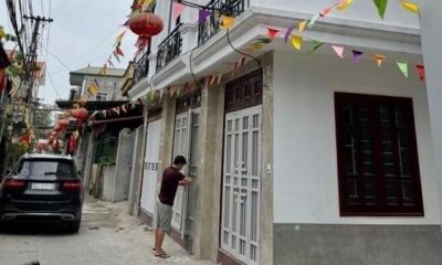 Người mua nhà trong ngõ ngao ngán vì càng đợi người bán càng tăng giá