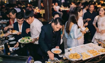 Chuyện gì đây: Gen Z tổ chức tiệc cưới tại nhà hàng buffet