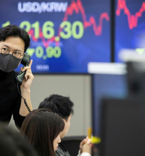 Bế tắc tìm việc công sở, người Hàn Quốc làm giàu bằng đầu tư chứng khoán